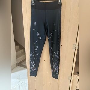 Ultracor black print leggings. Size M